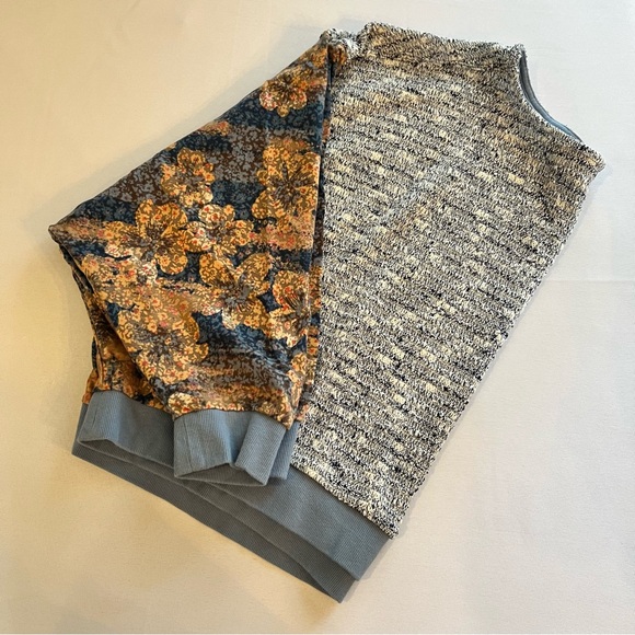 Saturday Sunday Crew Neck Cropped Sweater with Floral Patterned Sleeves, Size L - Picture 5 of 6